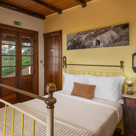 Antiga Fabrica Da Manteiga By An Island Apart Арку-да-Кальета